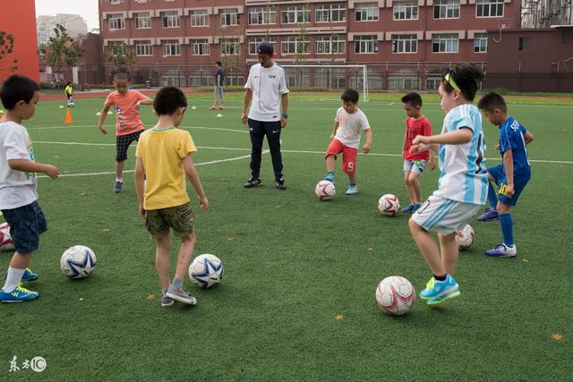 亚运会男子100米半决赛：谢震业与曾克理双双入决赛，汶颂破纪录