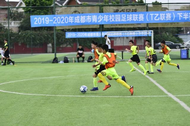 记者：签下科纳特、邓弗里斯、B席和库库雷利亚，皇马还想买中卫